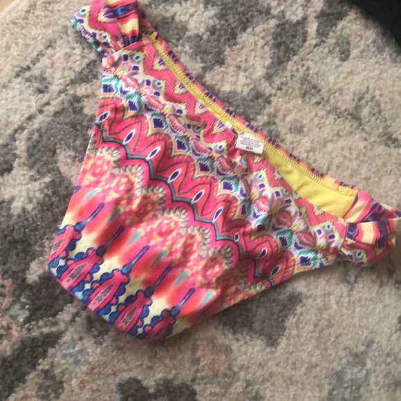 Trendy patterned bikini - Picture 3 of 5